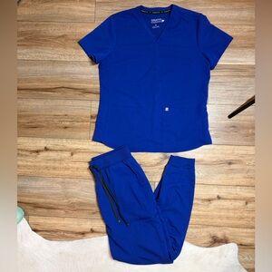 Fabletics scrub set vibrant royal blue Size Medium